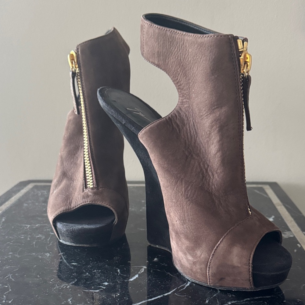 Giuseppe Zanotti Brown & black rare 39.5 Alien wedge peep toe boots